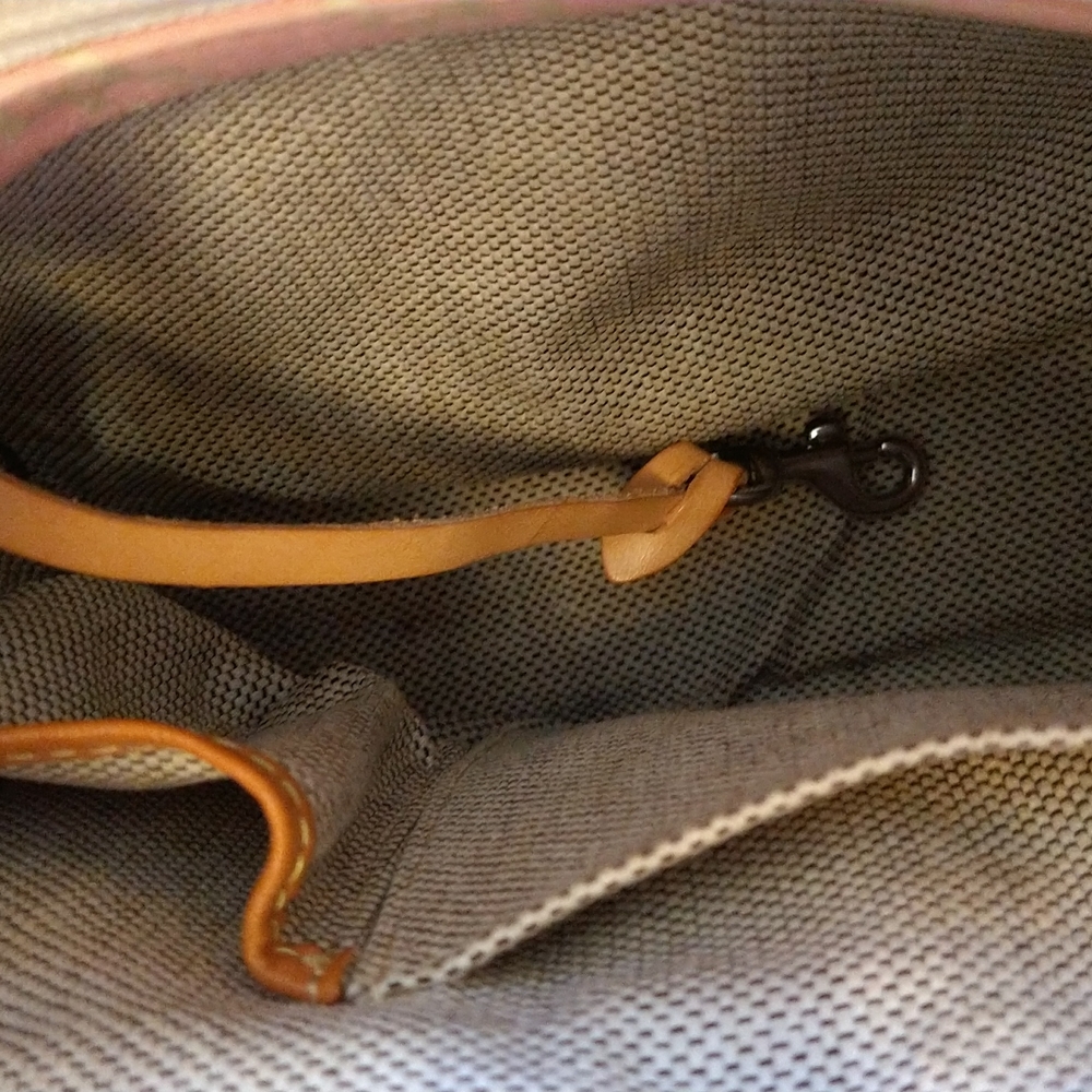 Dooney & Bourke Pink & Tan Signature Tote  - smoke smell - Reposhing - Picture 9 of 9